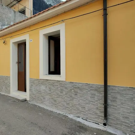 Antico Casolare Tra L'Etna E Il Mare * Presa